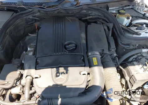 2013 Mercedes-Benz C-Class C 250 z USA, uszkodzony, nr VIN WDDGF4HB2DR267397